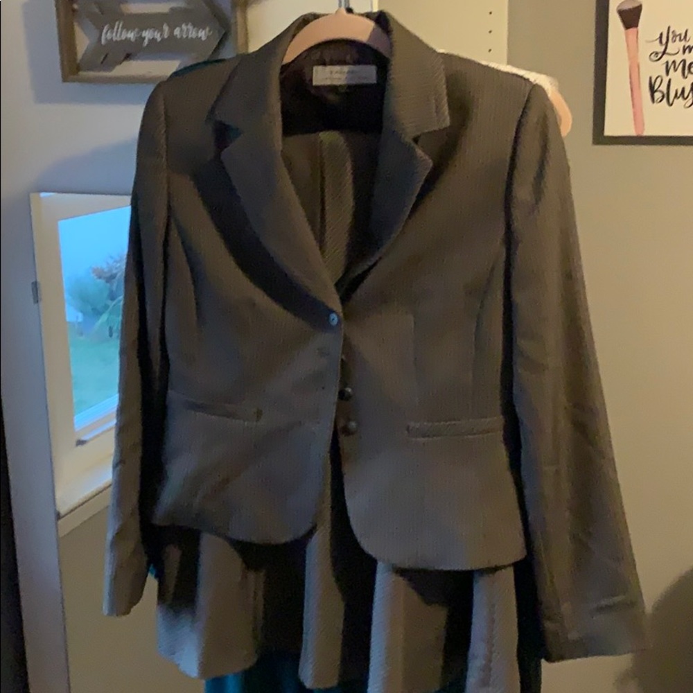 Suit set - Tahari, size 8, brown